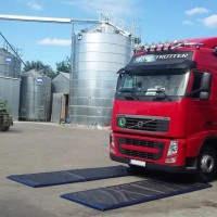 Desinfektionsmatten für Lkw, Traktoren und Pkw - Mattenpaar zur flexiblen Spureinstellung Desinfektionsmatten für Lkw, Traktoren und Pkw - Mattenpaar zur flexiblen Spureinstellung