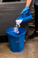 Vorschau: Ergonomische Vikan Handschaufel 2 Liter - zur Zugabe feuchter Zutaten Vorschau: Ergonomische Vikan Handschaufel 2 Liter - zur Zugabe feuchter Zutaten